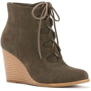 New in Box Genuine Suede Wedge Lace Up Ankle Boots Sz 8M